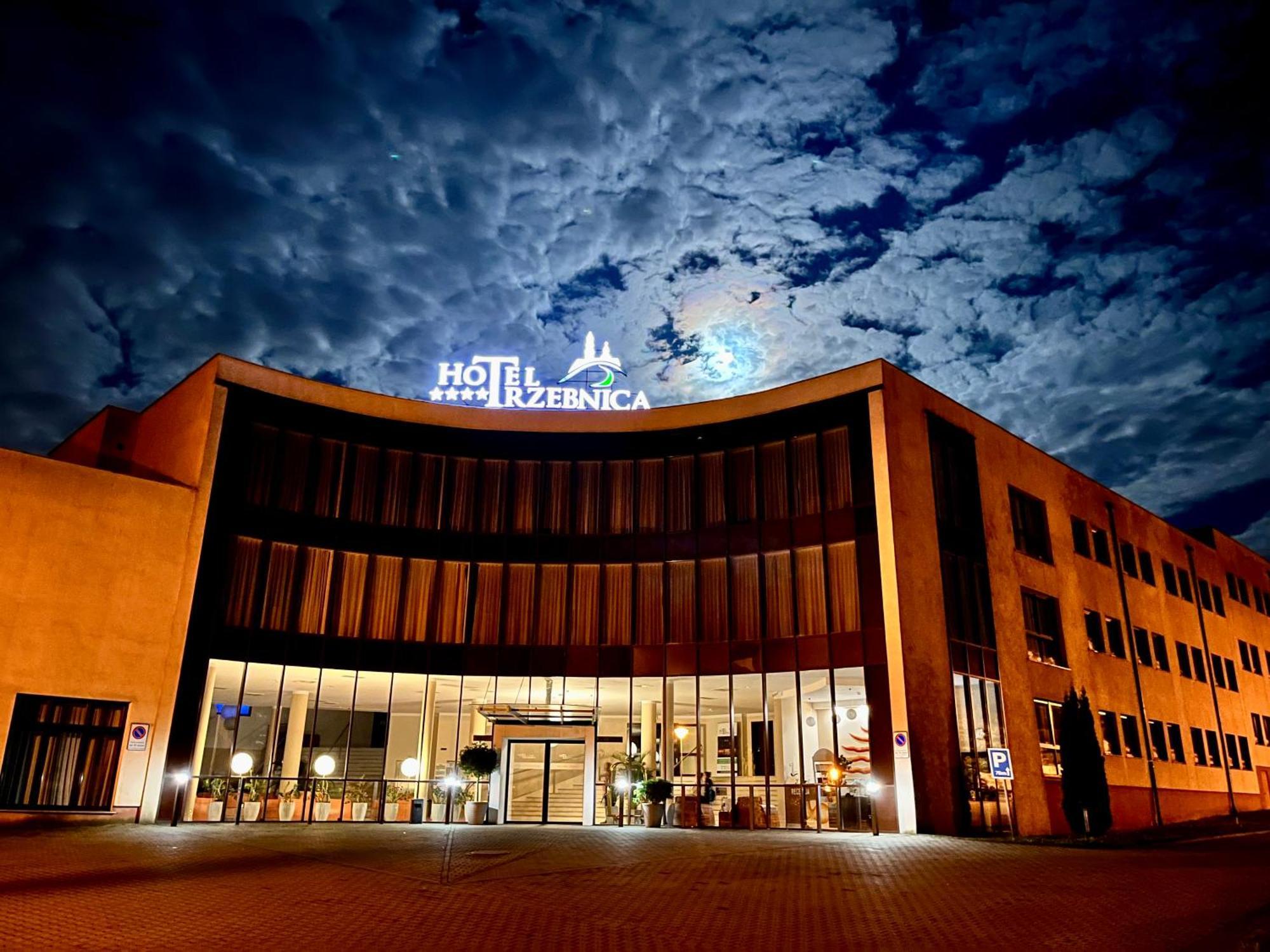 Hotel Trzebnica Exterior foto